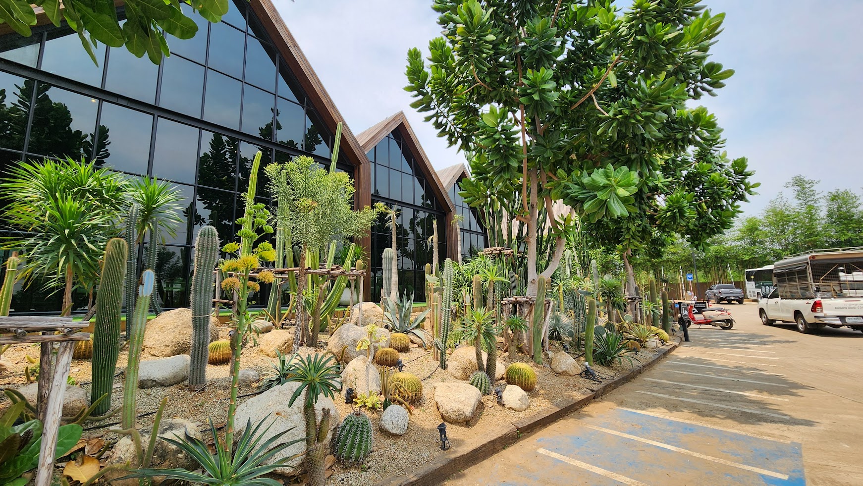 泰國網美咖啡廳 Park Sathorn & The Village 有一家有蔬食菜單唷!皮皮帶你咖啡廳踩點與美拍環境大解密