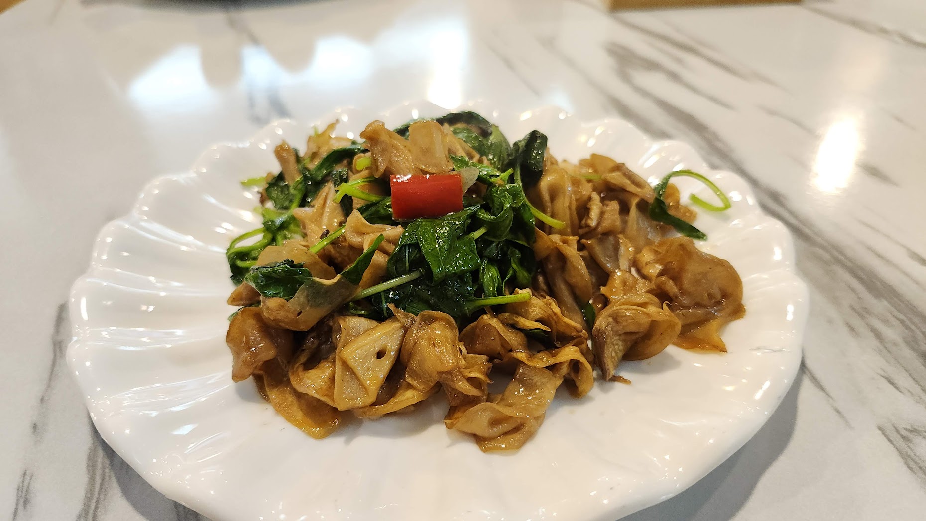 汐止蔬食首選｜心怡素食全攻略：從2人套餐到豪華合菜，飽覽湖光山色的用餐體驗