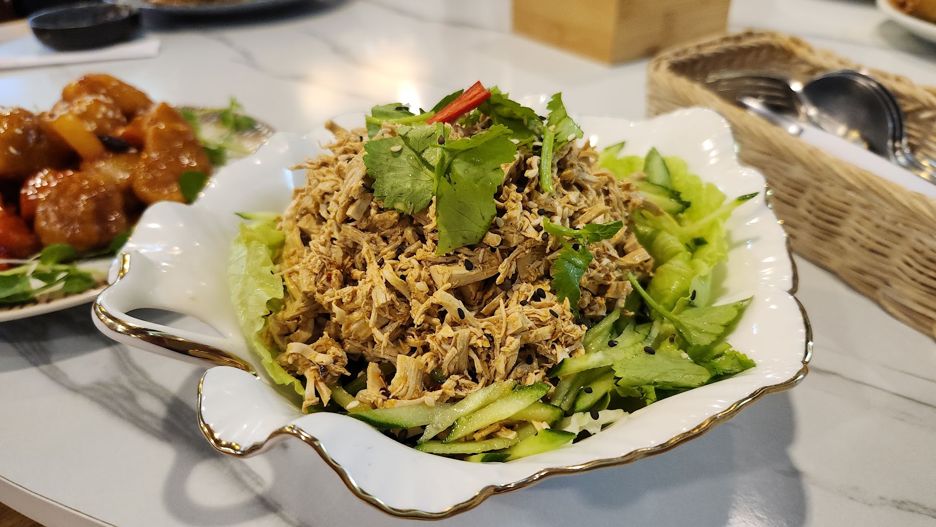 汐止蔬食首選｜心怡素食全攻略：從2人套餐到豪華合菜，飽覽湖光山色的用餐體驗