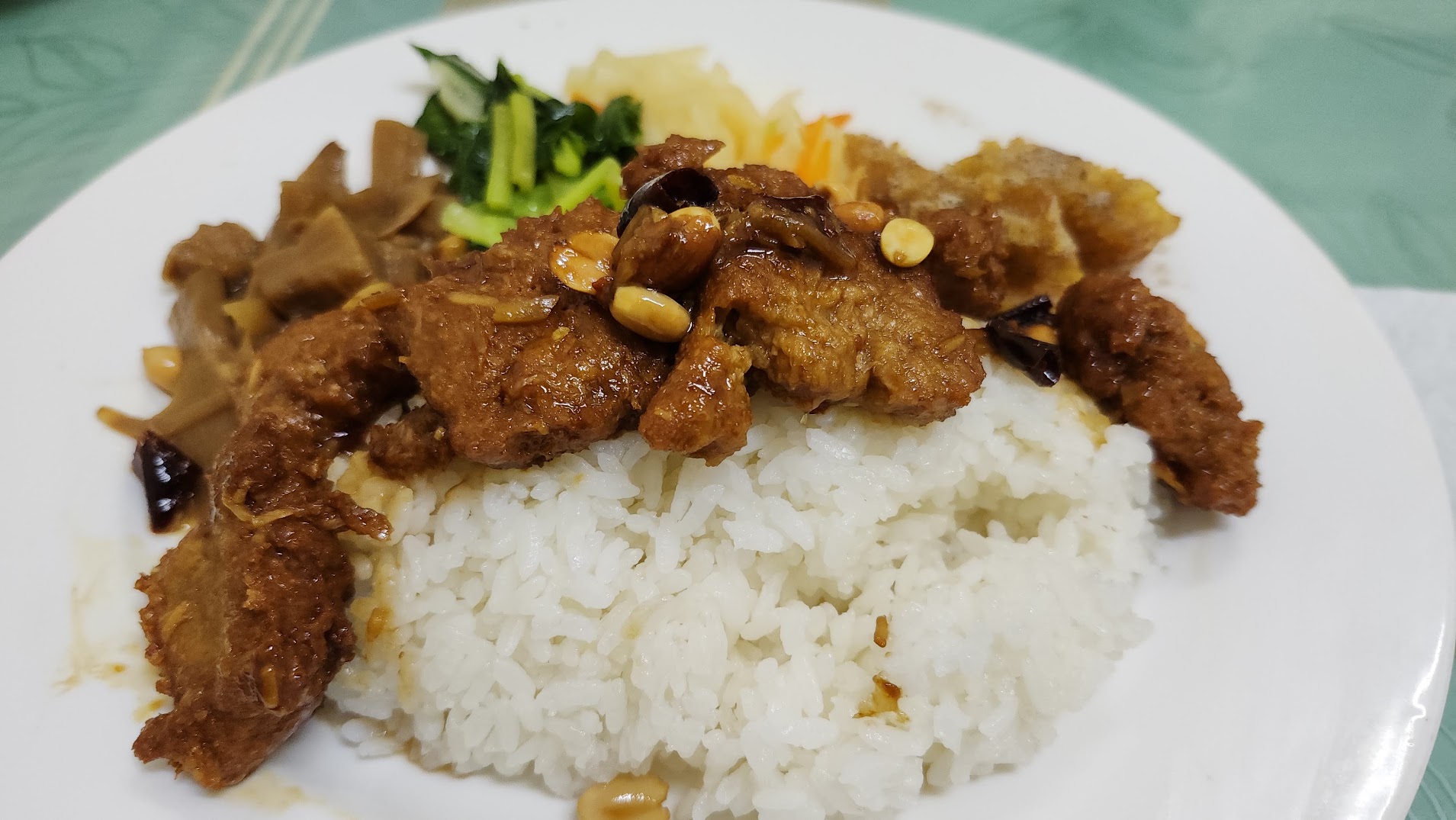 澎湖素食旅遊攻略｜澎澄飯店開箱：港景泳池、跳島與在地蔬食美食地圖