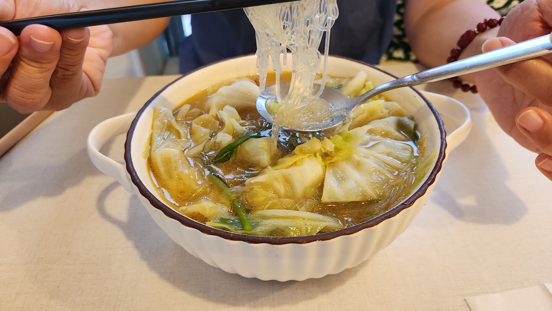 澎湖素食旅遊攻略｜澎澄飯店開箱：港景泳池、跳島與在地蔬食美食地圖