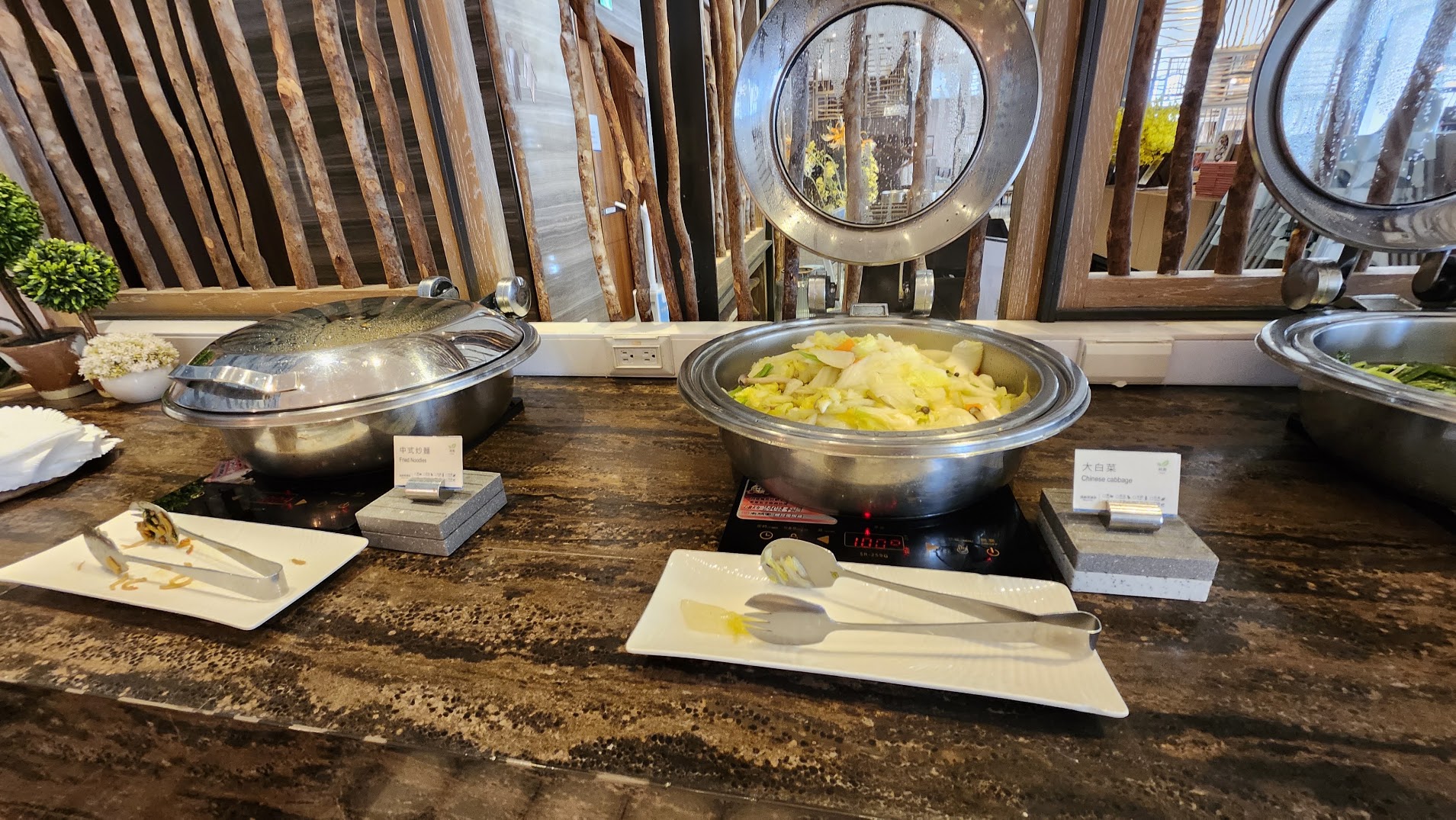 澎湖素食旅遊攻略｜澎澄飯店開箱：港景泳池、跳島與在地蔬食美食地圖