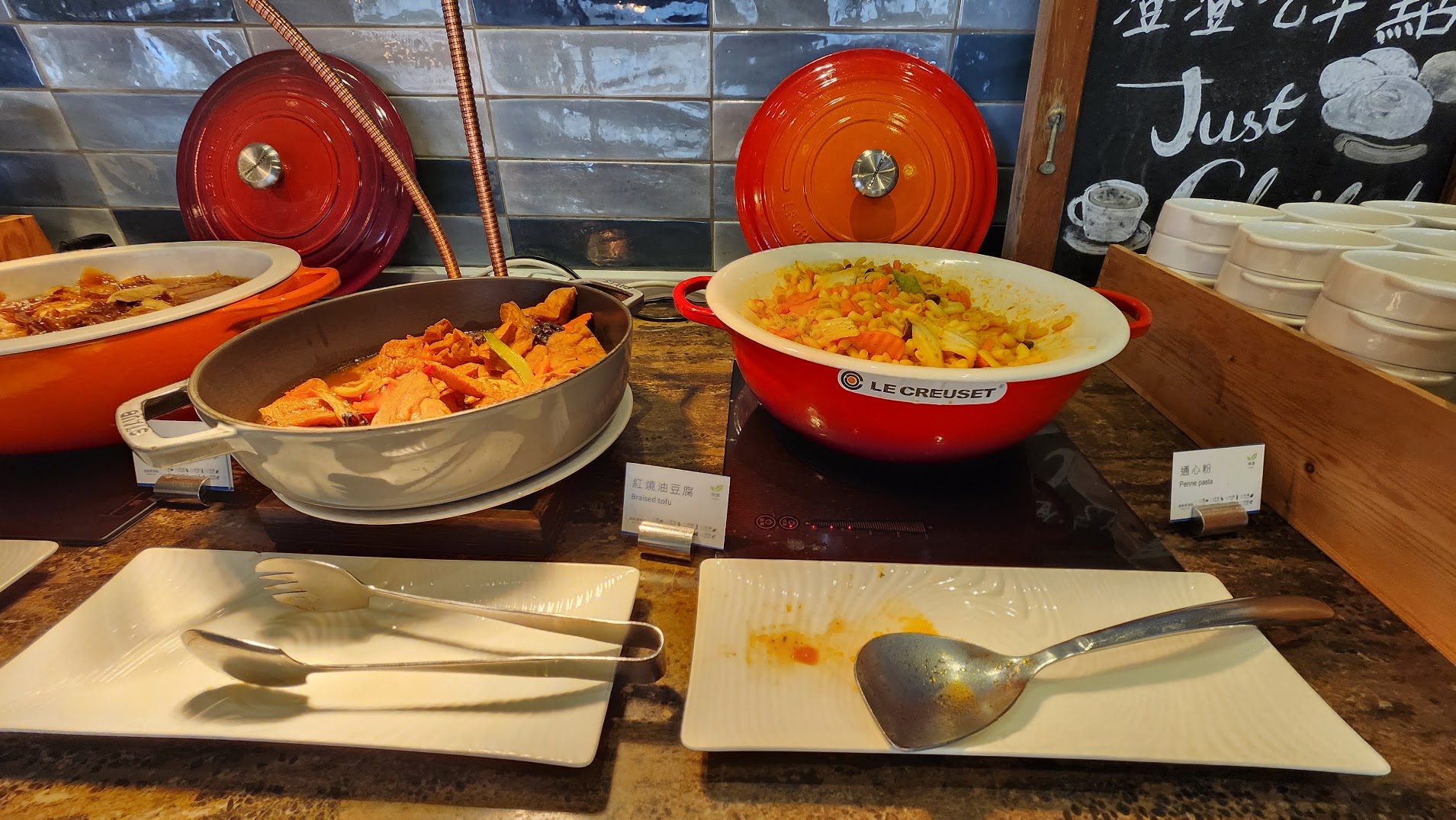 澎湖素食旅遊攻略｜澎澄飯店開箱：港景泳池、跳島與在地蔬食美食地圖